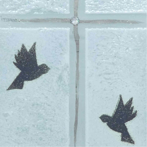 Glaskreuz Fusing Glas Relief Friedenstaube weiß schwarz Kreuz Platin 20 x 11 cm Wandkreuz Unikat Handarbeit