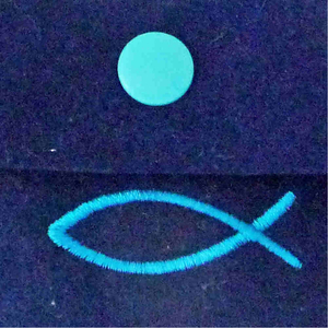 Rosenkranz Wollfilz Etui dunkelblau Motiv Fisch blau ca. 8 x 9 cm Merinowolle Handarbeit